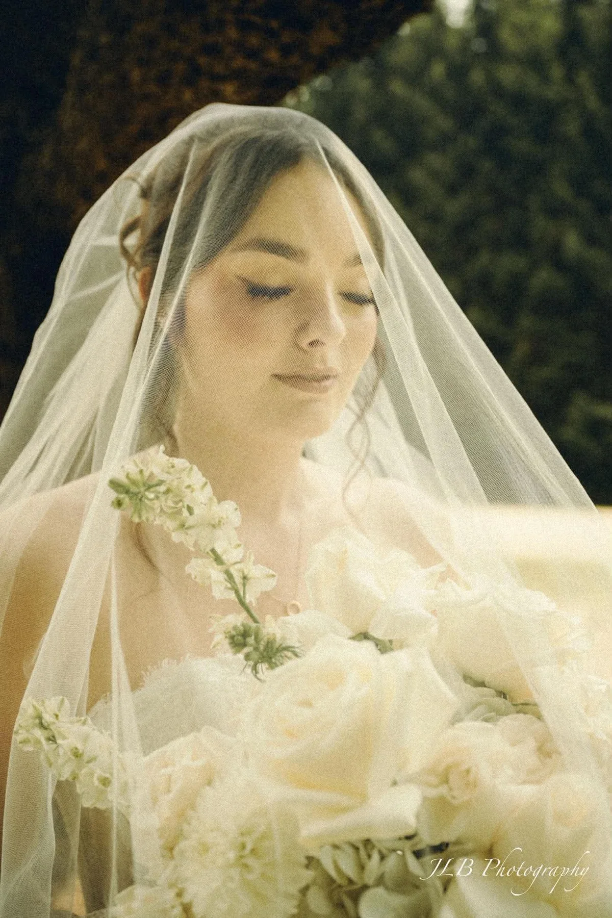 Bride with veil and bouquet